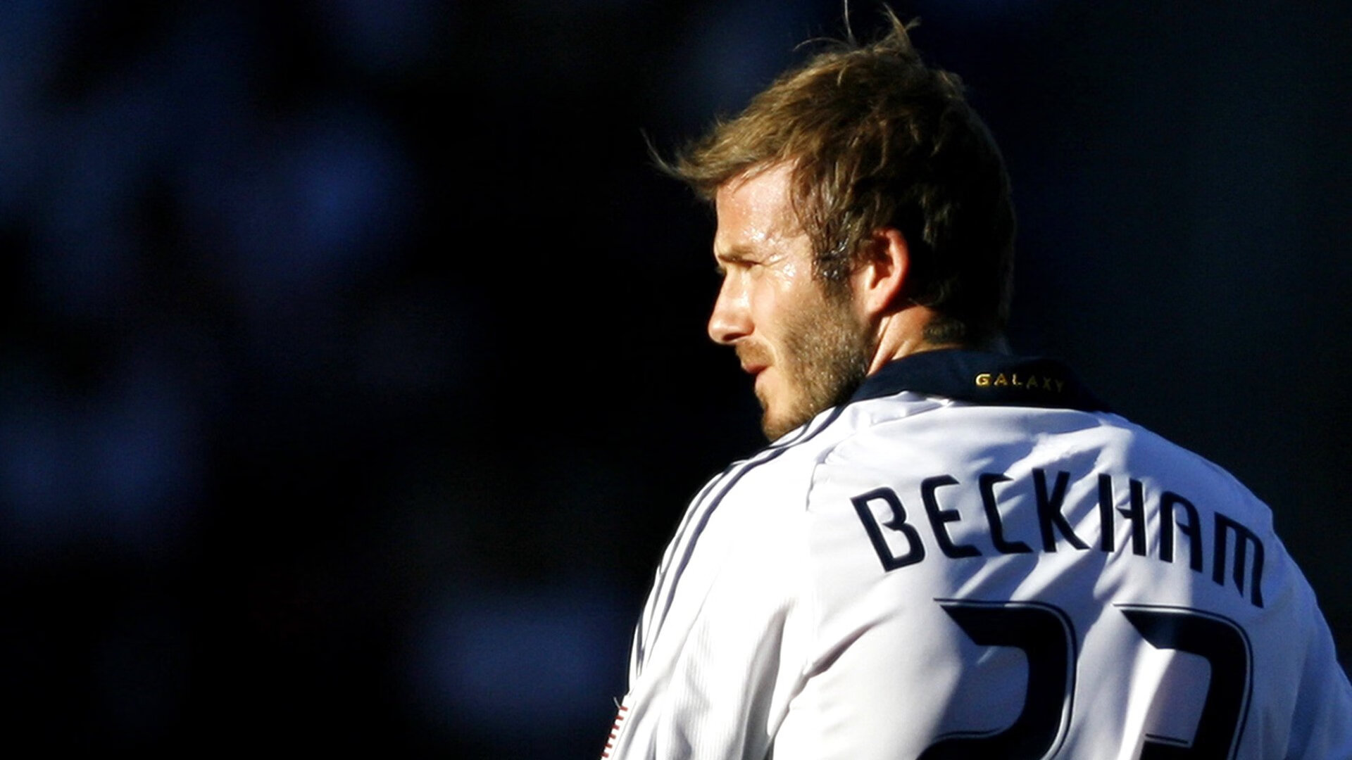 足球赛事官方周边限量发售引发抢购潮，足球周边哪有得买