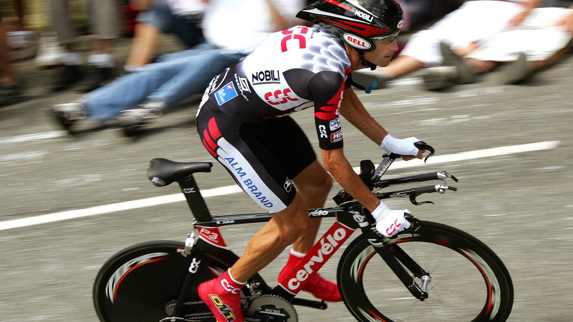 开云kaiyun-UFC选手比赛前大打口水战，称将让对手“躺回家”